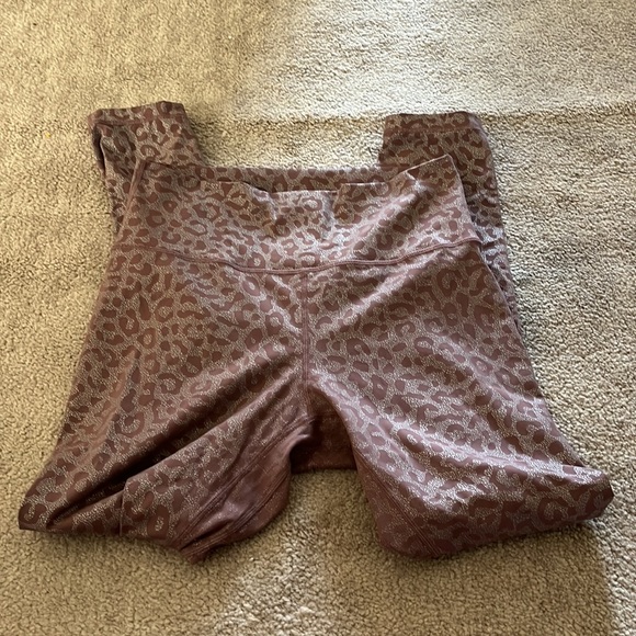 Zyia Lilac Leopard Supreme Hi-Rise 7/8 24" (8-10) - Picture 2 of 4